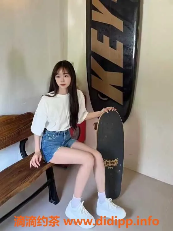 广州楼凤-黄埔朵朵，165cm/46kg，22岁优质服务