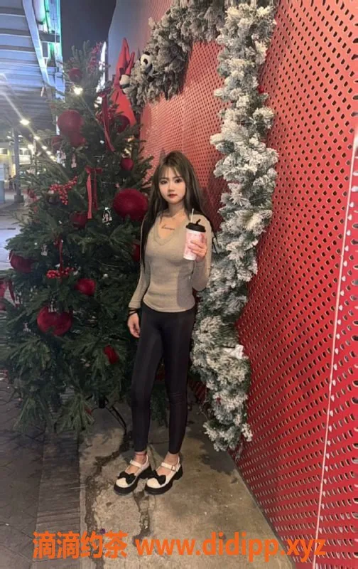 成都楼凤-成都萱萱，16岁165cm，优质陪洗服务500元