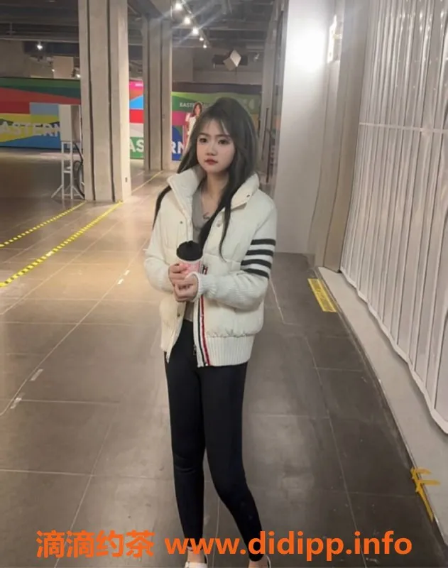 成都楼凤-成都萱萱，16岁165cm，优质陪洗服务500元