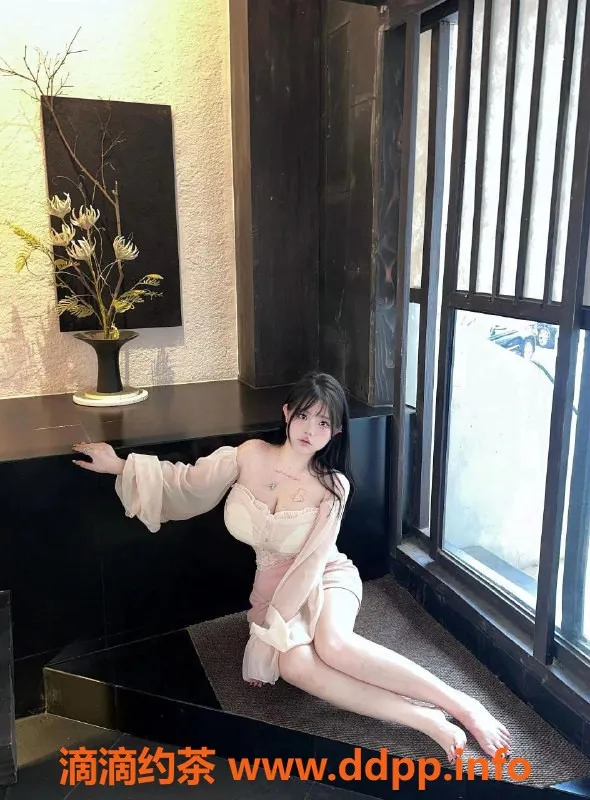 上海楼凤-闵行泡泡，36D童颜巨乳嫩妹，800元起