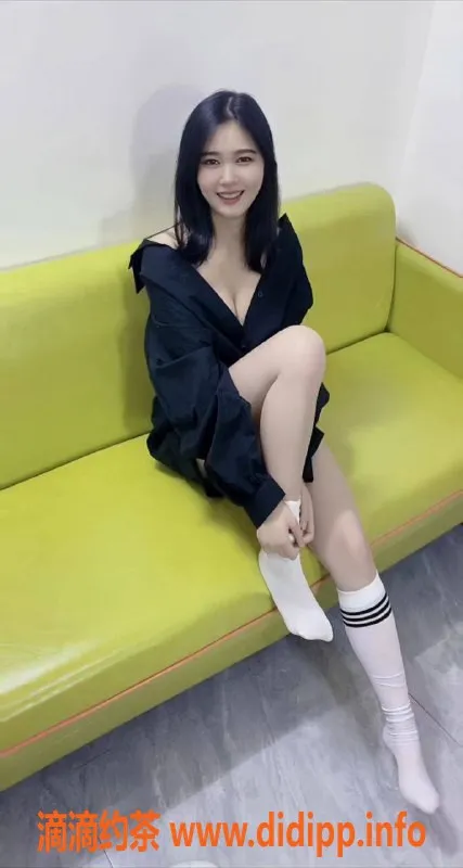 东莞楼凤-大朗18岁高挑美女晓妍，性价比超高！