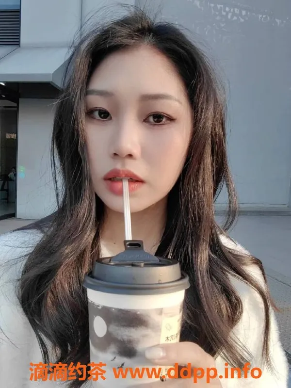 南京楼凤-江宁区桃桃酱，22岁160cm B罩杯，超值6P12PP