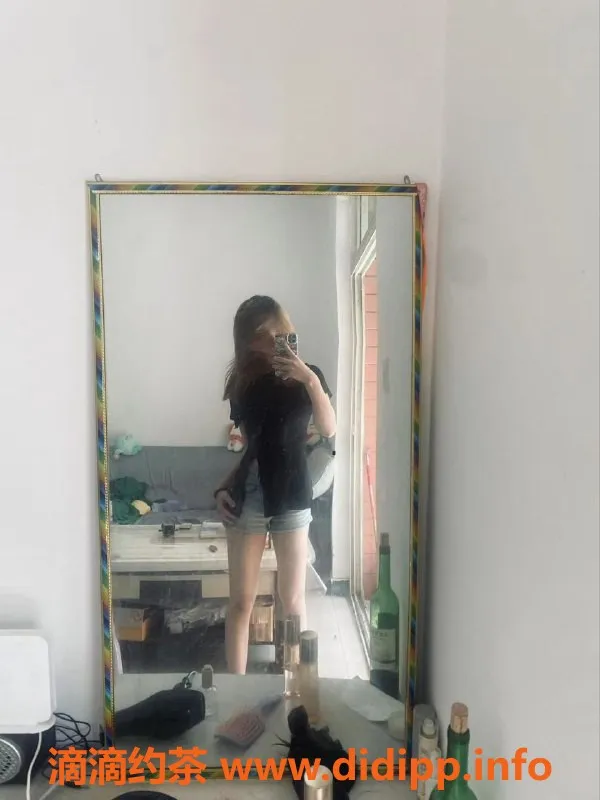 成都楼凤-成都小思，17岁兼职，新人服务568元体验