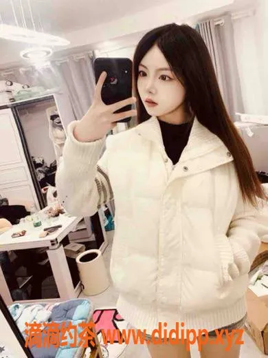 成都楼凤-成华区嫩妹佳琪，160cm/40kg，600元/50分钟