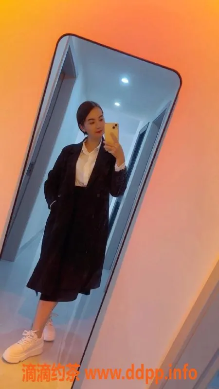 佛山楼凤-顺德小师妹，洗吹做服务，600p起