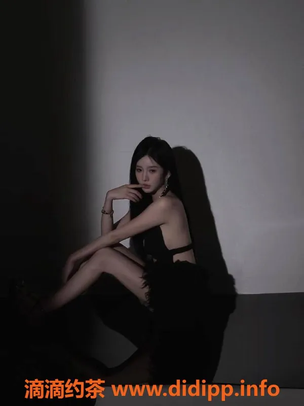 广州楼凤-天河模特杨紫，1300课费，超值体验