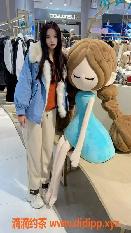 佛山楼凤-南海桂城小言，600元舌吻六九服务