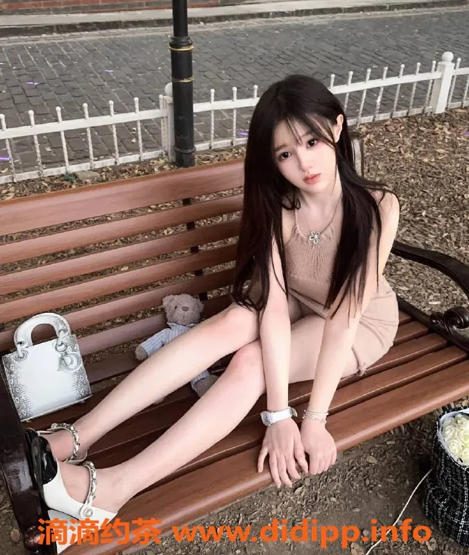 上海楼凤-黄浦兔兔，一字马，1600元嫩妹服务