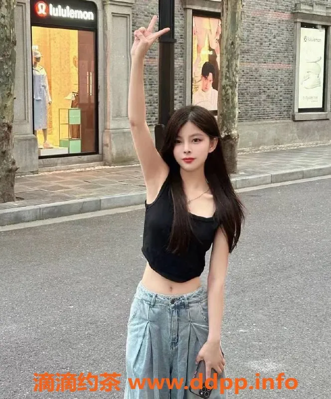 上海楼凤-小乖：浦东嫩妹，162cm身高，900P体验