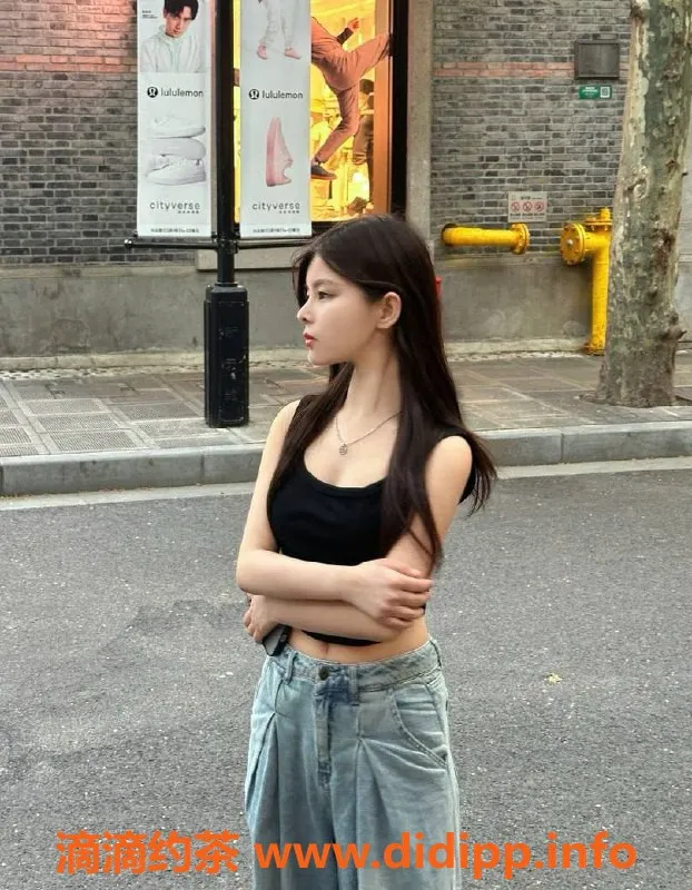 上海楼凤-小乖：浦东嫩妹，162cm身高，900P体验