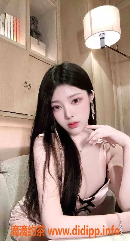 上海楼凤-浦东小岚，身高163，课费1800P，性感C罩杯