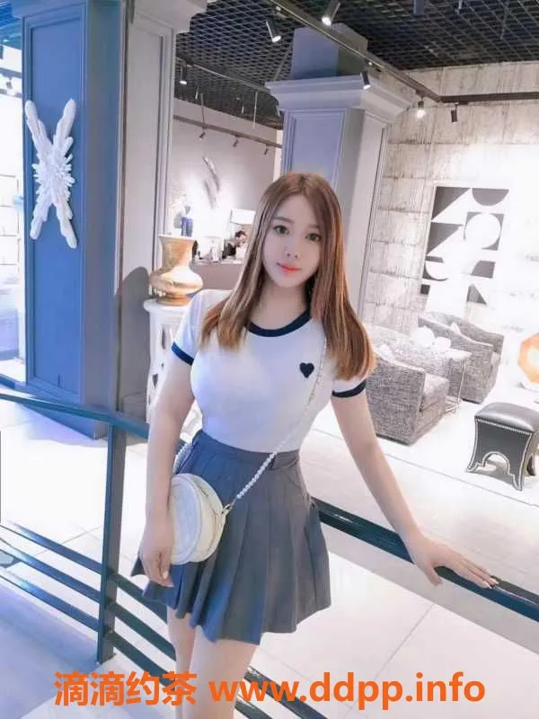 深圳楼凤-深圳天然E胸极品女神奶茶，26岁，800元一次