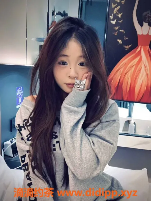 成都楼凤-成都嫩妹可可，身高158，体重100斤，500元尝试！