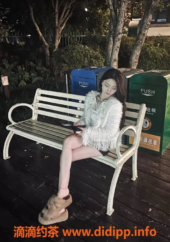 杭州楼凤-拱墅嫩妹乔乔，性价比超高的69互舔体验