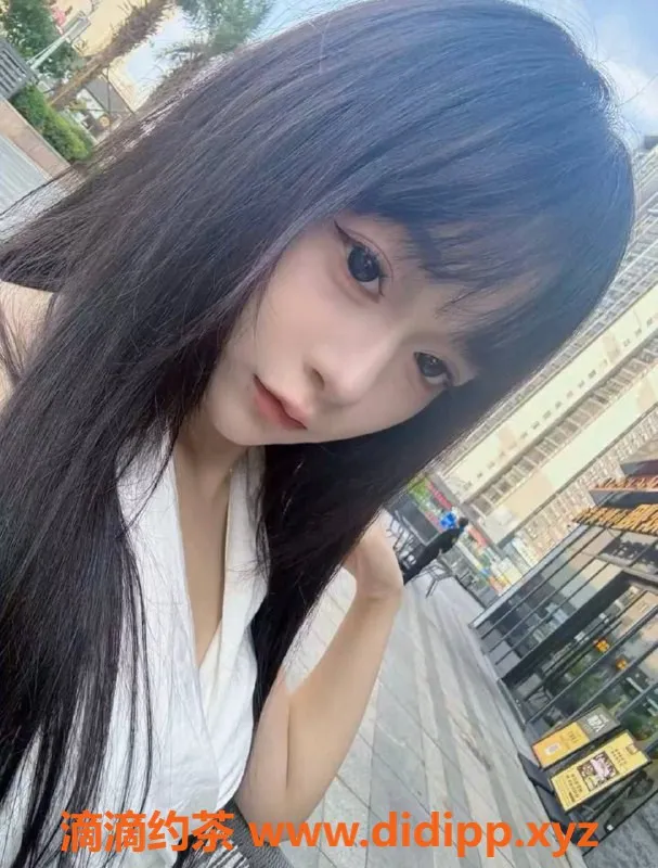 成都楼凤-武侯区小妍学妹，课时费7p，嫩妹身材等你来体验！