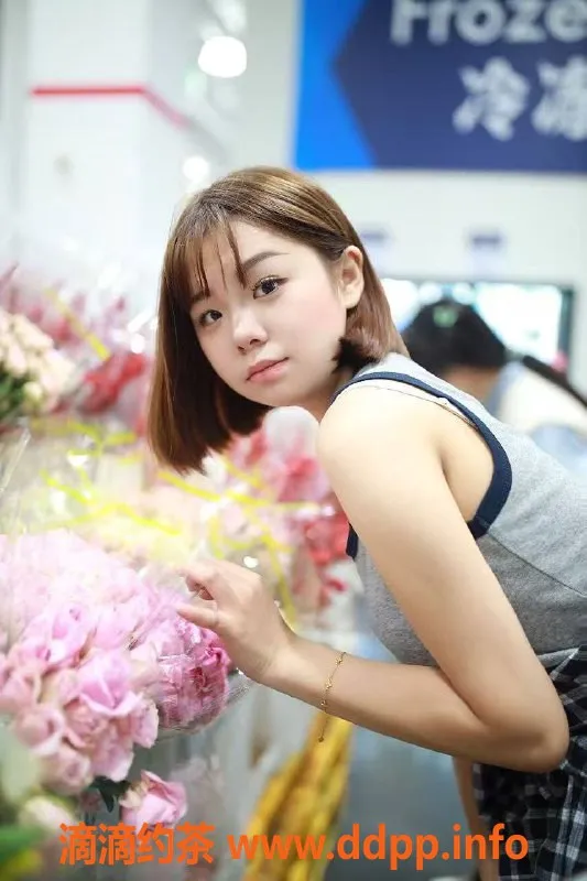 长沙上门服务-雨花区19岁166cm艺名婉儿，包夜5000元服务