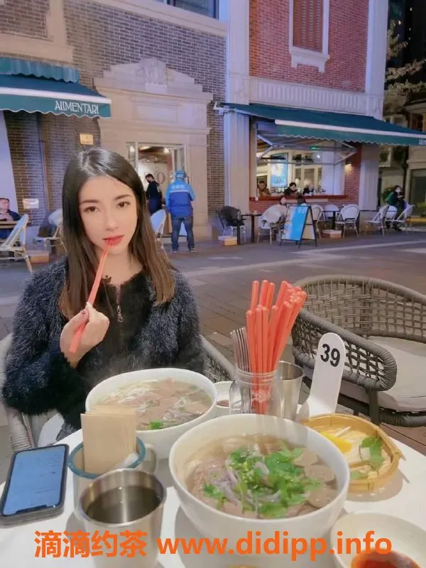 重庆楼凤资源信息,玖儿，25岁，身高160cm，价格合理，服务贴心