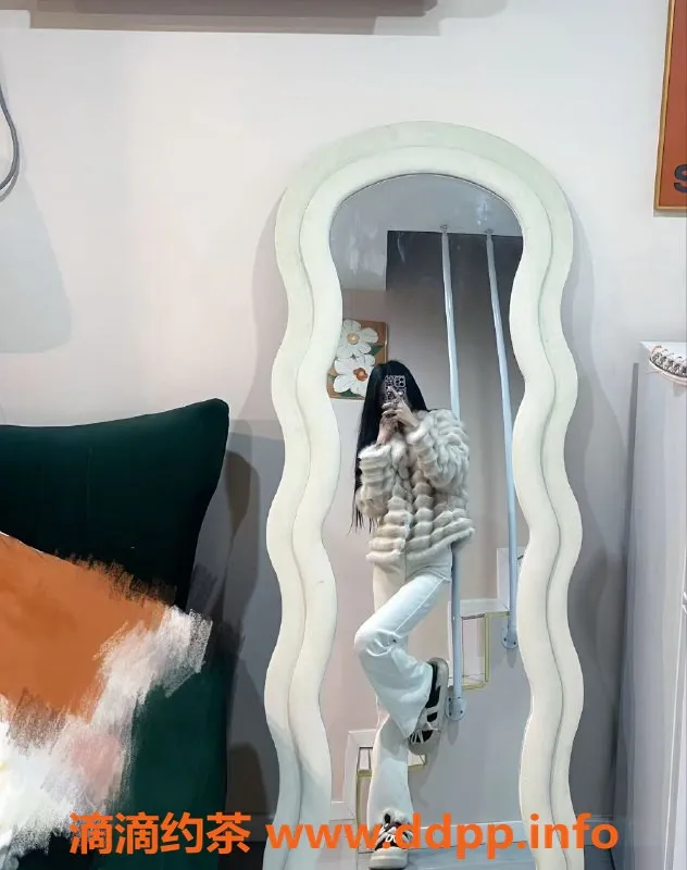 广州楼凤-天河亦菲，嫩妹大长腿，12P服务等你来体验！