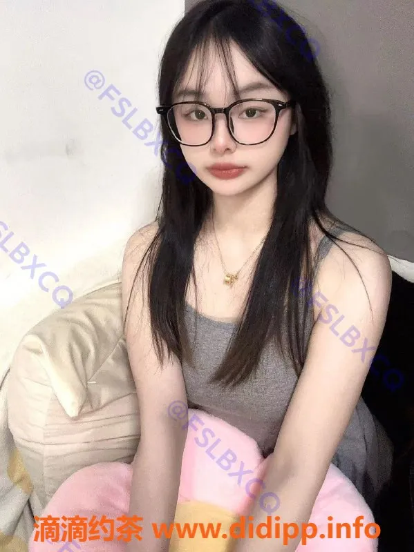 佛山楼凤-南海桂城小夕 800p舌吻双飞服务体验