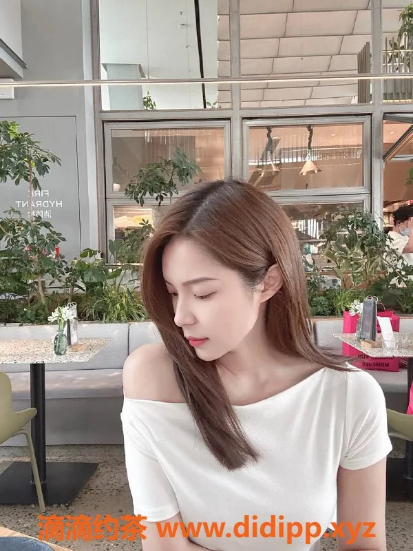 北京楼凤-三里屯嫩妹陈若欣，内衣批发30Z起