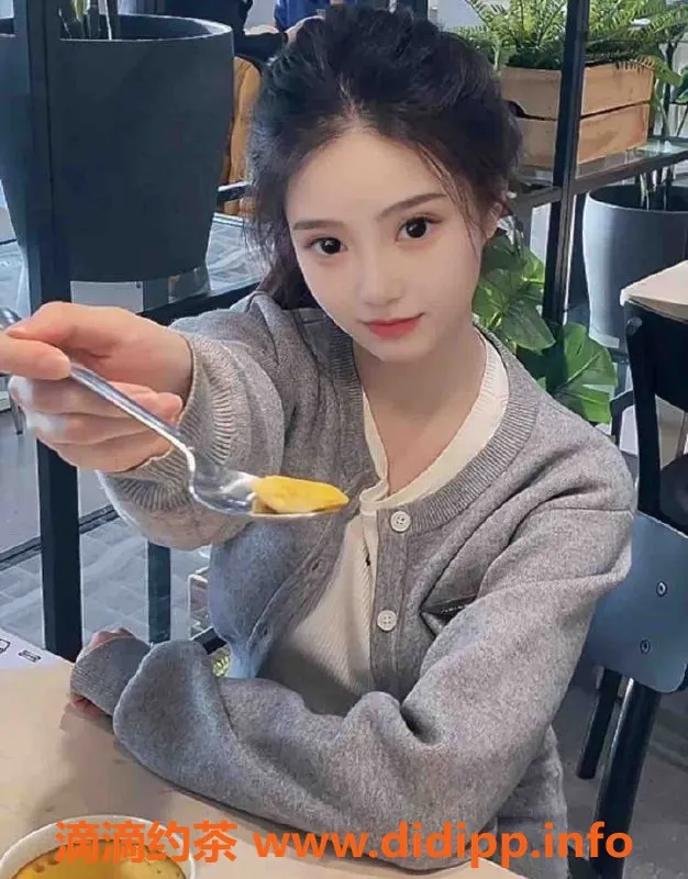 上海楼凤-黄浦静萌萌：171长腿C罩杯，2400元起