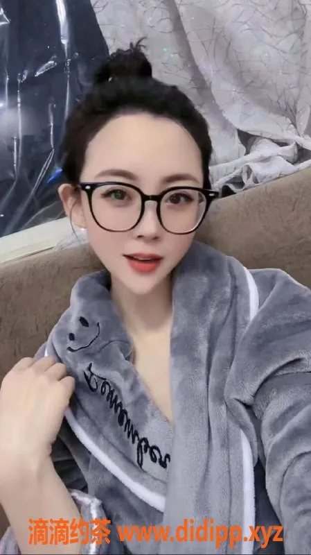 武汉楼凤-洪山区芯芯：27岁大长腿御姐，500元起超值服务