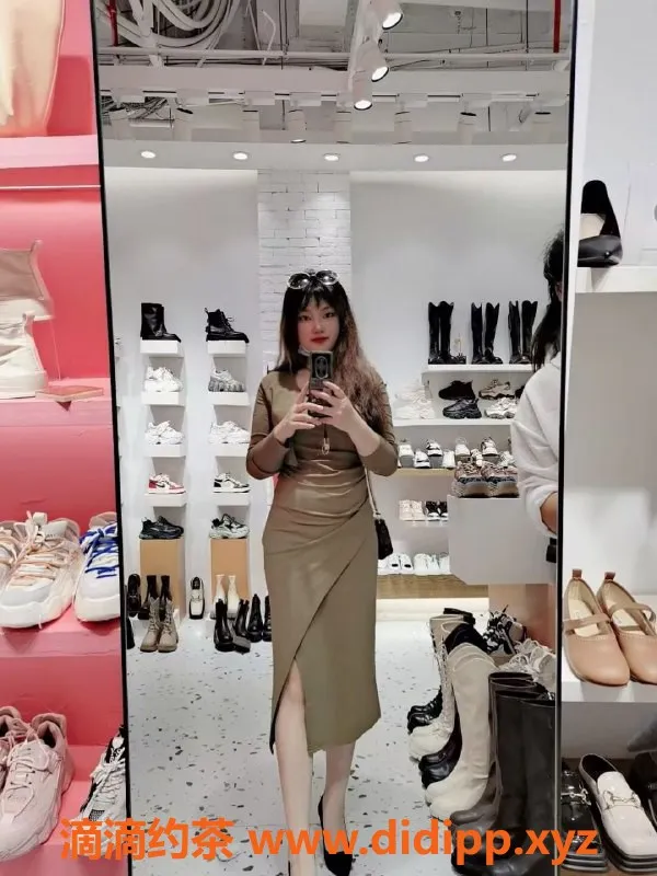 苏州上门服务-苏州艺名小蚊子：C罩杯、40分钟7米套餐服务