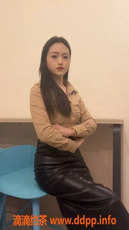 深圳楼凤资源信息,龙华佳佳 - 22岁成都辣妹，身高160，课费700元起