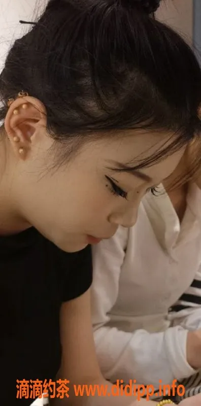 成都楼凤-成都金牛区19岁嫩妹咻咻，500元起服务