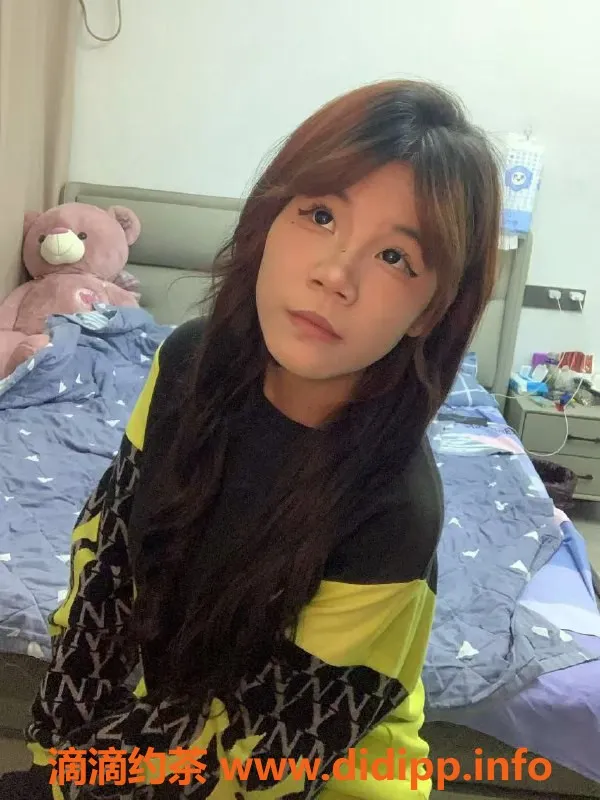 成都楼凤-成都小狐狸，18岁，身高164，体重94斤，价位500起