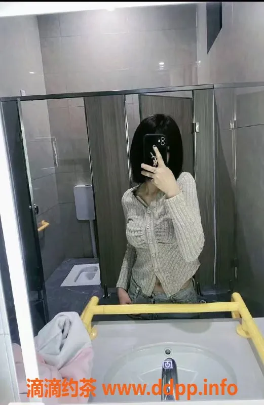 成都楼凤-成都小狐狸，18岁，身高164，体重94斤，价位500起