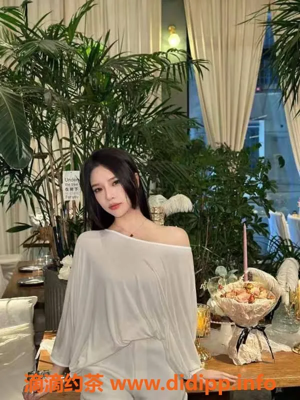 广州楼凤-天河安艺，15P大胸御姐，口碑一流