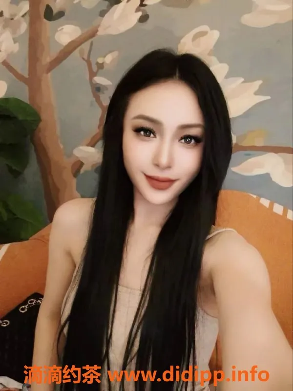 广州楼凤资源信息,荔湾区萱萱，专业舌吻服务，900起