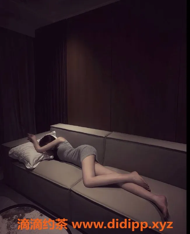 广州楼凤-天河嫩妹允儿，8P视频验证，超大长腿！