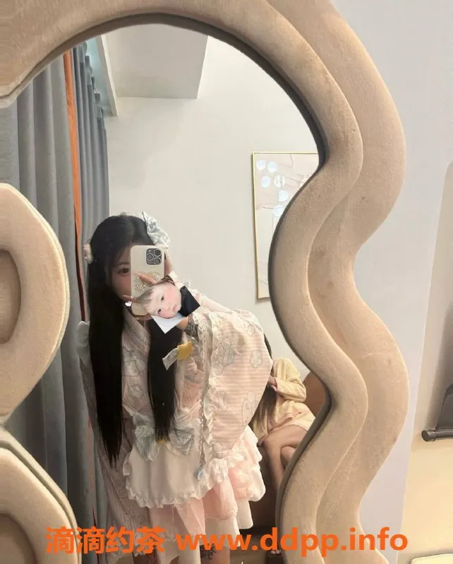 广州楼凤-天河兮兮嫩妹，4P夜课畅享舌吻体验