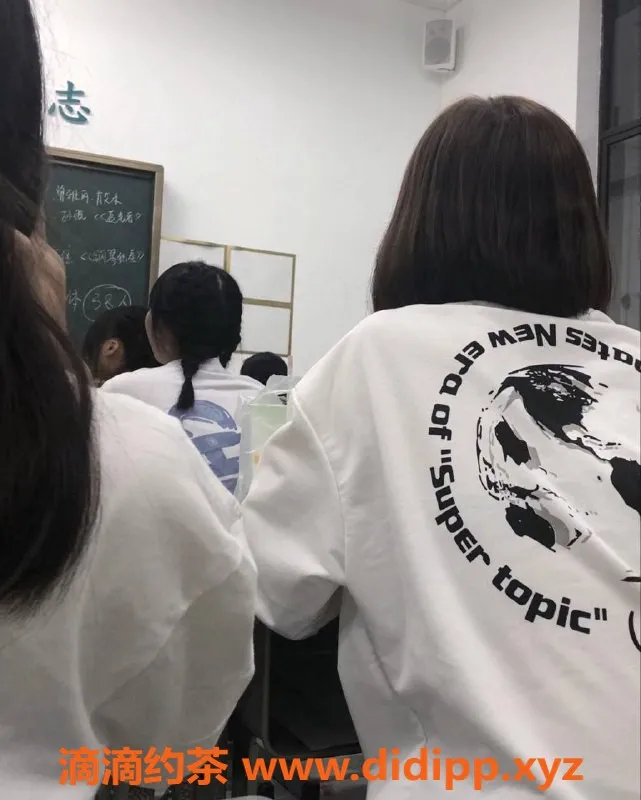 武汉楼凤-湖北小新，18岁，身高1.63，88斤，胸C，汉阳区