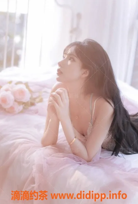 深圳楼凤-福田大长腿美女，1500P小胸制服服务