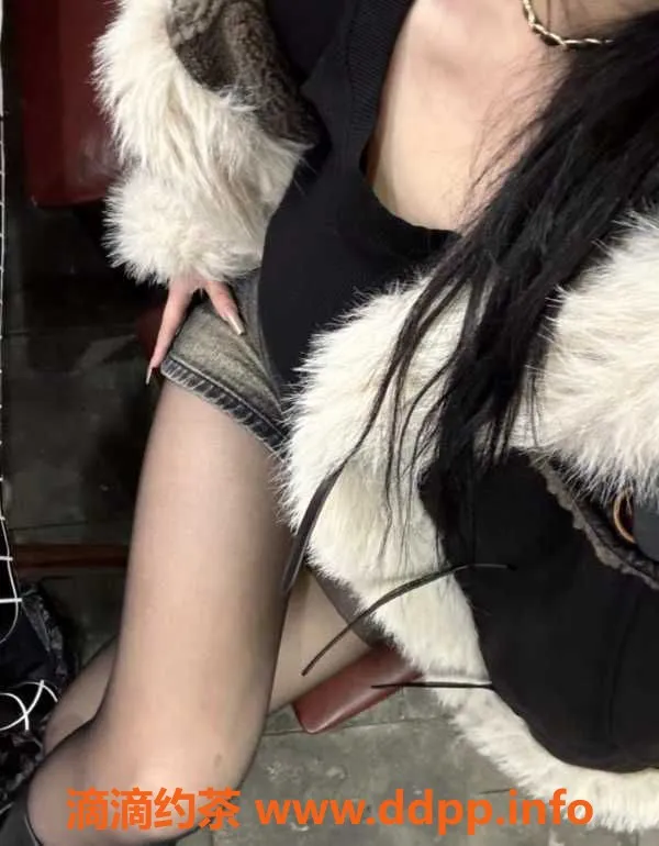 深圳楼凤资源信息,罗湖童颜巨乳悦悦，18岁，165cm，500元超值享受！