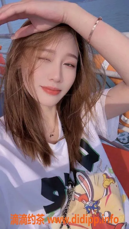 杭州楼凤资源信息,余杭区酒妹，170大胸23岁，1200包夜不限次！