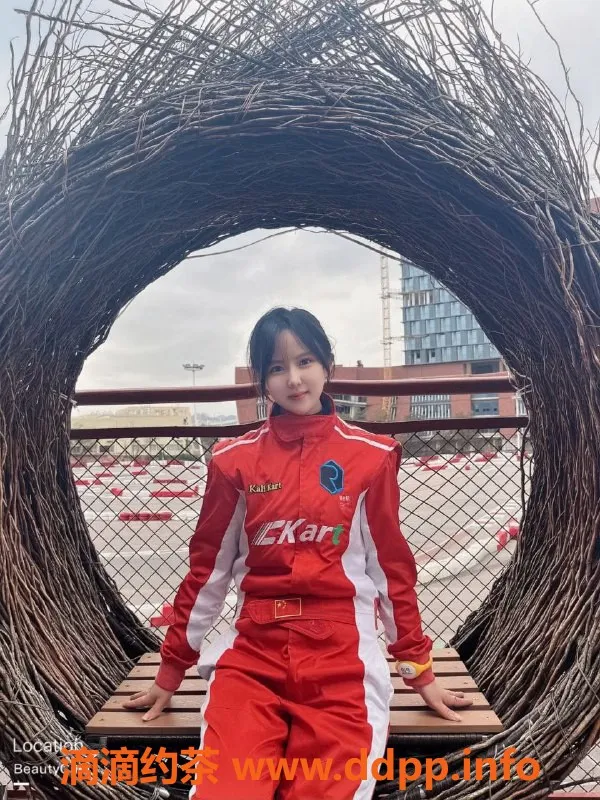 南京楼凤-秦淮区嘟啦 23岁 158cm 45kg 胸围B