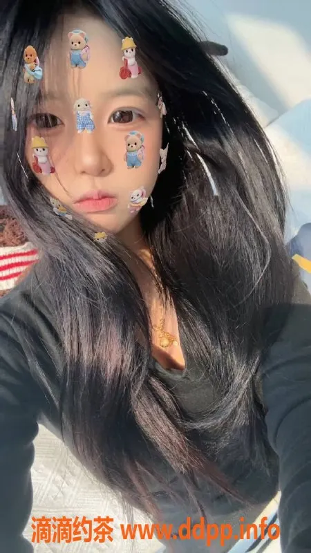 长沙楼凤-岳麓区小雅，19岁，163cm身高，制服女友体验