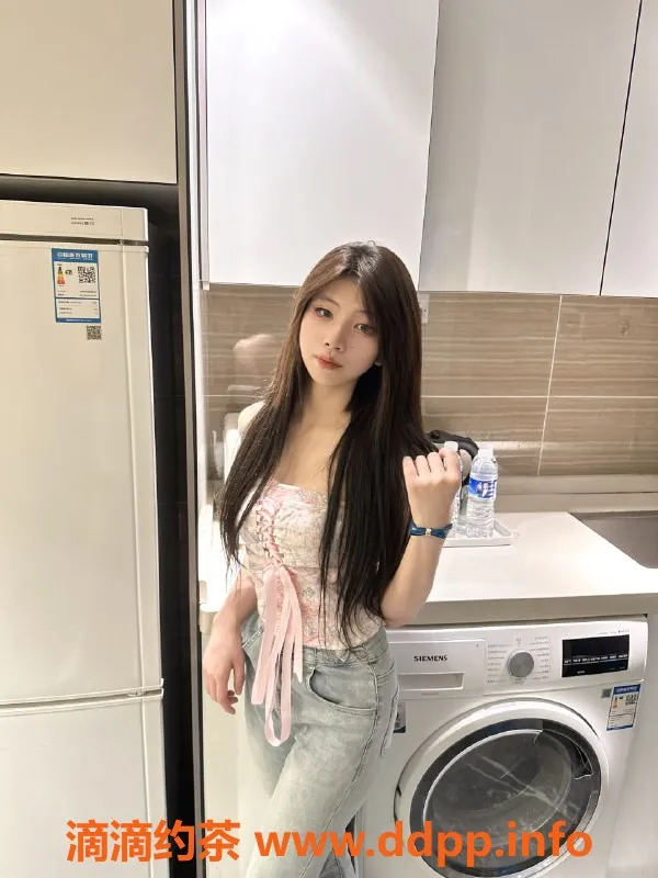 成都楼凤-成都嫩妹西西，18岁158cm，小排骨身材，500元体验