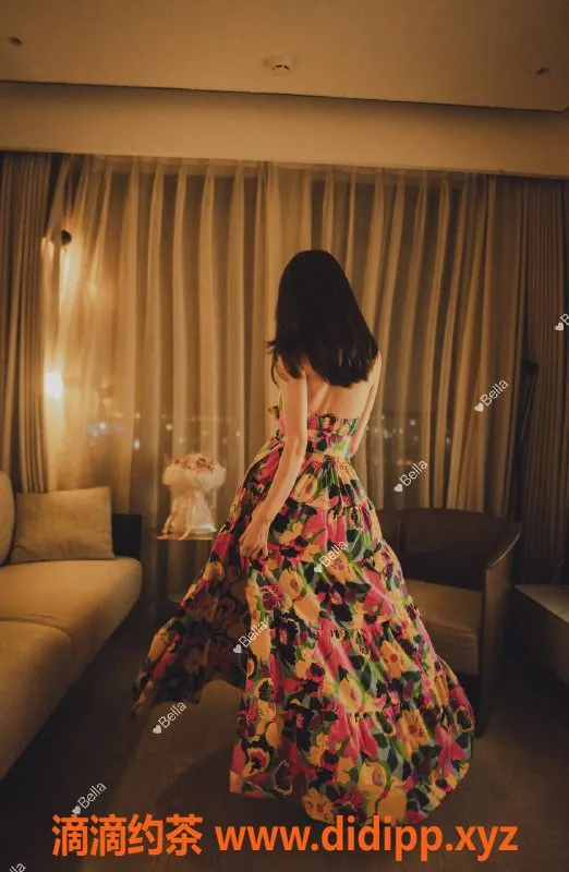 深圳楼凤-福田Bella，1388元舌吻深喉，享受无限快感