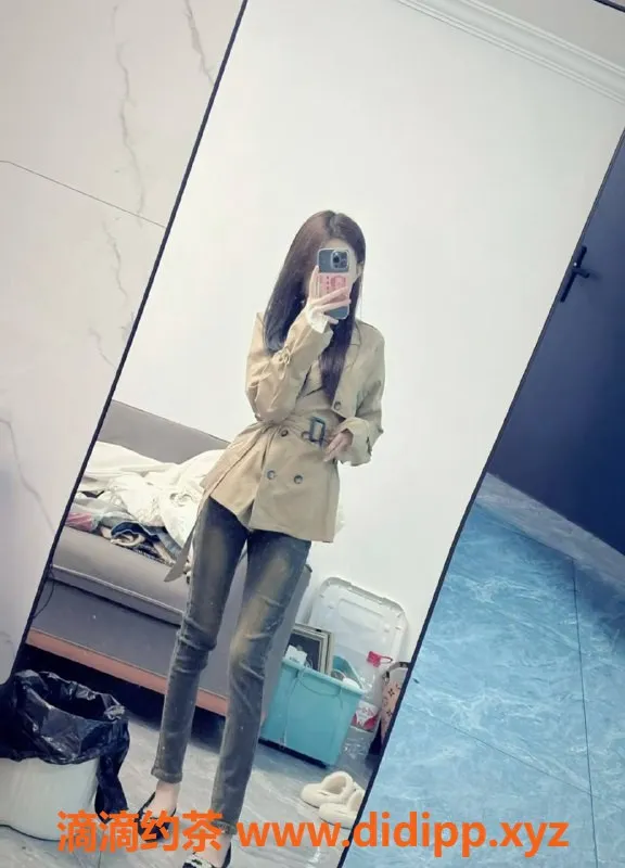 杭州楼凤-拱墅嫩妹允儿，900元/P舌吻服务