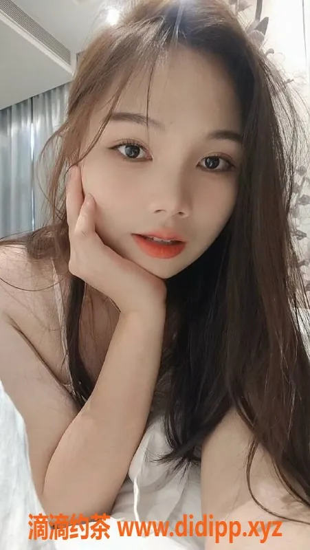 深圳楼凤-龙华小天鹅，800元开启六九舌吻体验