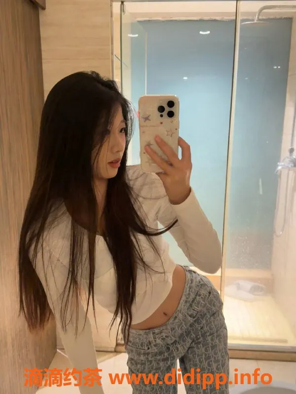 广州楼凤资源信息,天河19岁极品嫩妹橘子，身高168，茶水超实惠