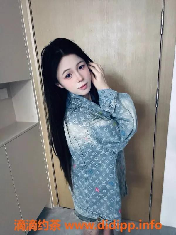 广州楼凤-天河18岁嫩妹月亮，165cm、41kg，超值陪伴服务