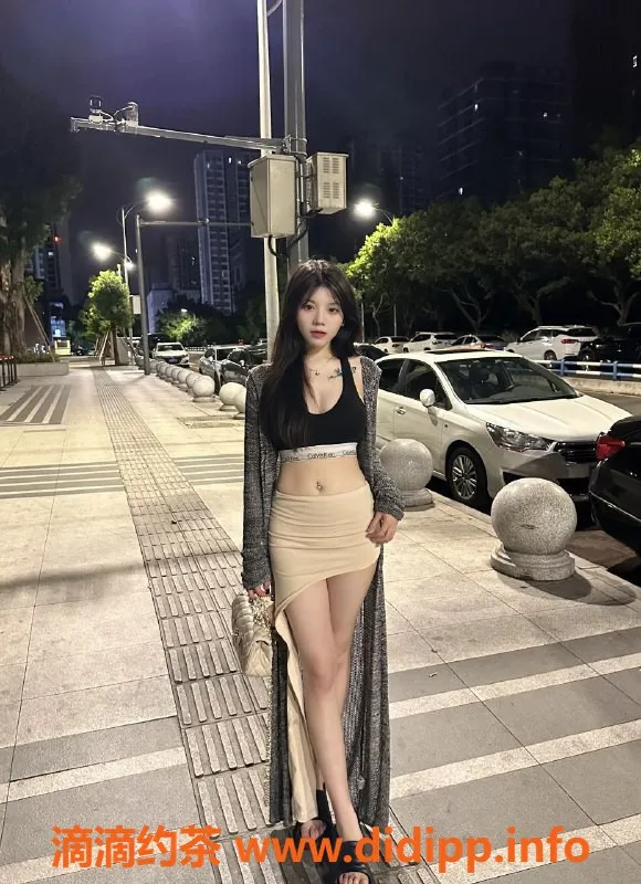 深圳楼凤-深圳龙华小C，162cm、93斤、千元以下服务