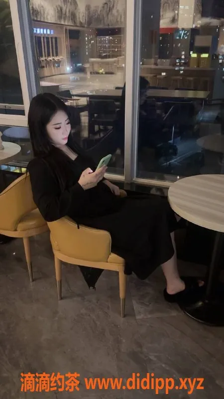 深圳楼凤资源信息,宝安区嫩妹甜甜，制服按摩只需700元