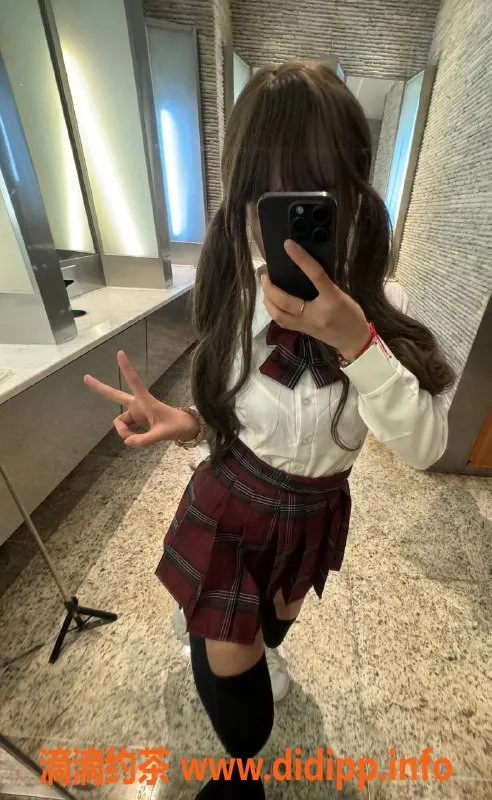 深圳楼凤-南山区丹丹嫩妹，制服萝莉服务，超值体验